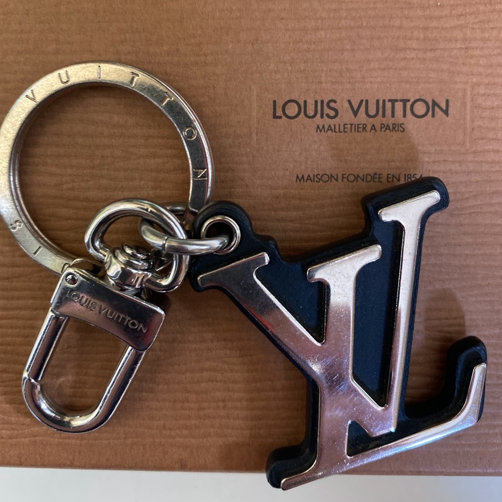 Louis Vuitton Black and Silver Key Holder & Bag Charm